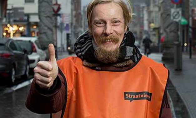 Nieuwe hesjes Straatnieuws staan voor kwalitatieve daklozenkrant met keurmerk