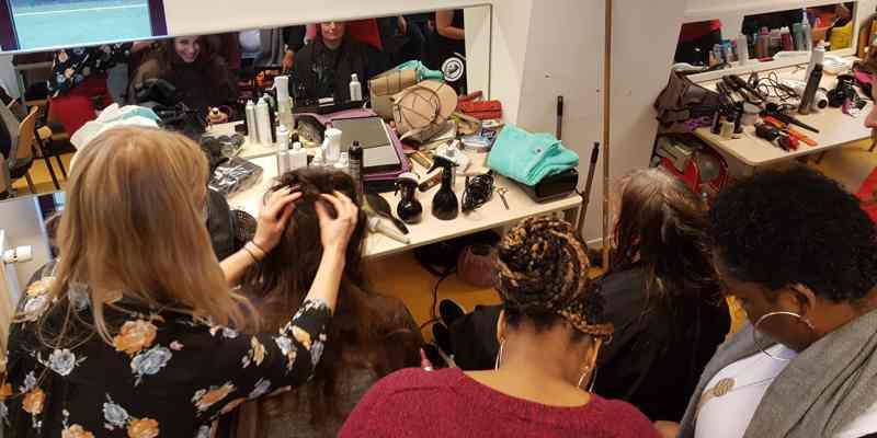 Vrouwen verwendag: Slechts één vrijwilliger voor honderd knipbeurten dakloze vrouwen