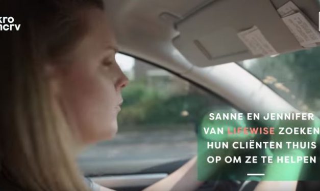 Sanne en Jennifer helpen mensen met een licht verstandelijke beperking