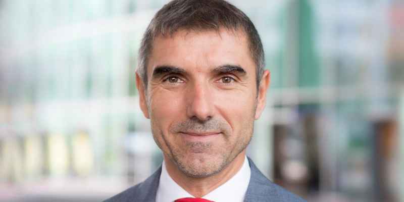 Staatssecretaris Paul Blokhuis presenteert zwerfsteen in Tweede Kamer met ‘Actieprogramma Zwerfjongeren 2019’