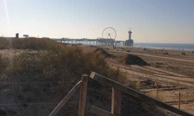 Politie Scheveningen bekeurt strandslapers