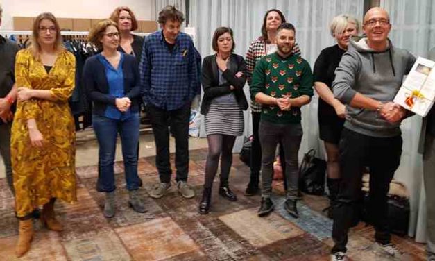 Petitie ‘Laat daklozen niet in de kou liggen’ aangeboden aan raadsleden en wethouder Bert van Alphen