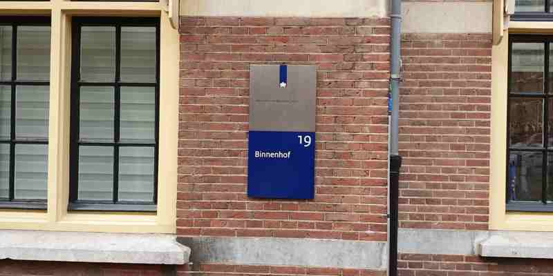 Enschede roept op tot massaal gemeentelijk verzet tegen het zuinige Den Haag