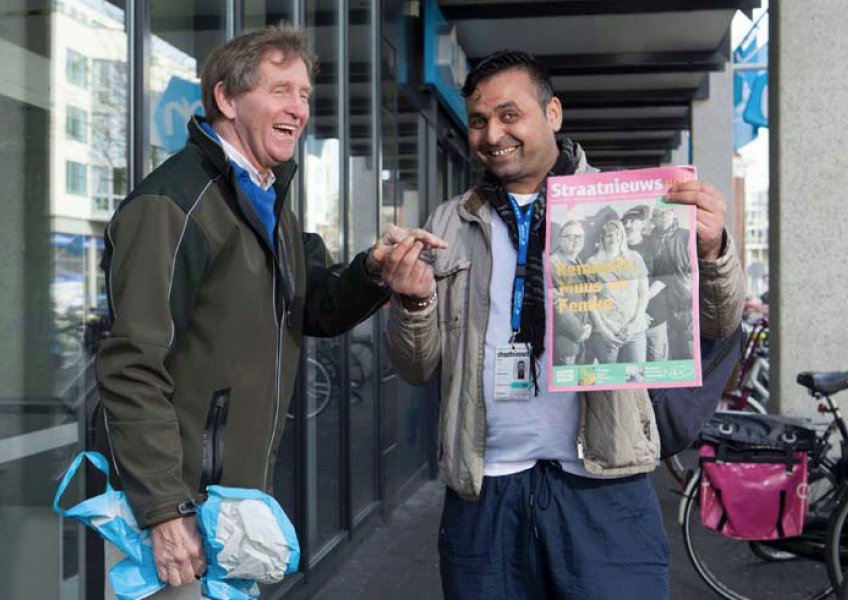 Wat is de psychologie achter het wel of niet geven van geld aan dakloze mensen?