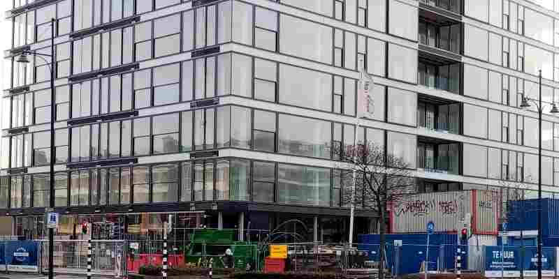 Kantoren steeds vaker oplossing voor woningnood: ‘zonde hoeveel er leegstaat’