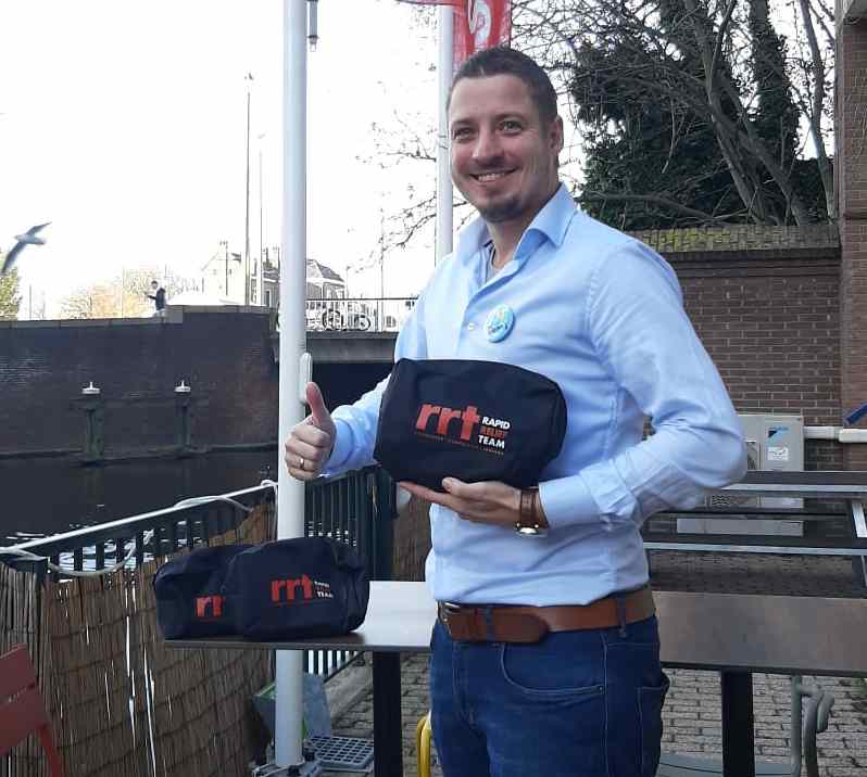 manager stayokay hostel met hygiëne pakketten