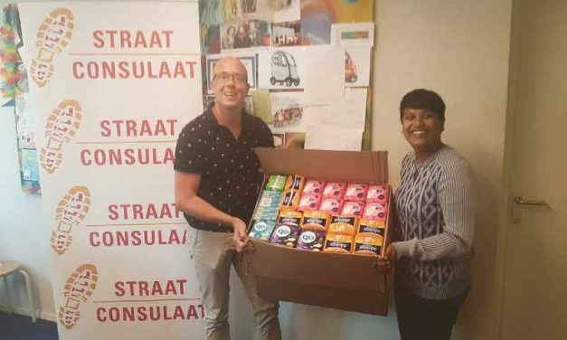 Het Straat Consulaat heeft een gratis pakket met menstruatieproducten ontvangen van het Armoedefonds