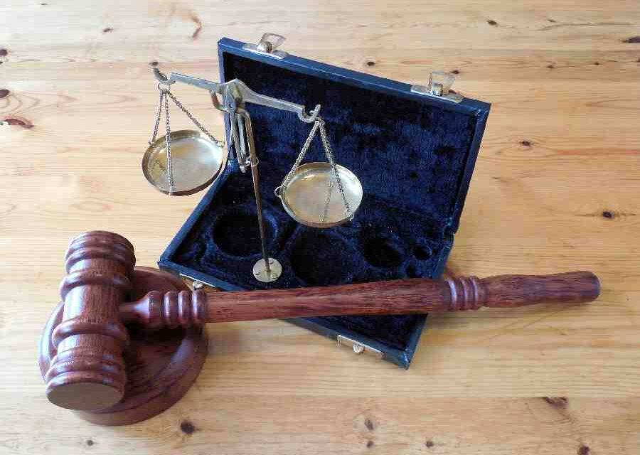 Rechtbank: maandelijks beslag op bijstand in strijd met wet