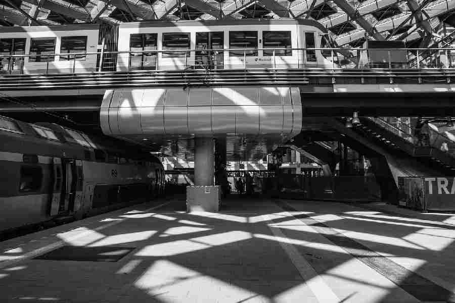 Maatschappelijke organisaties en hulpverleners waarschuwen al jaren voor de inhumane gevolgen van wegkijken gemeente bij de toename dakloze EU burgers