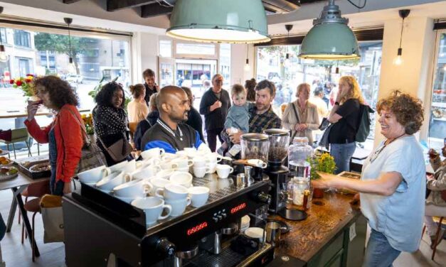 Het Straat Bakkie: Meer dan Koffie – Een Ontmoetingsplek voor iedereen