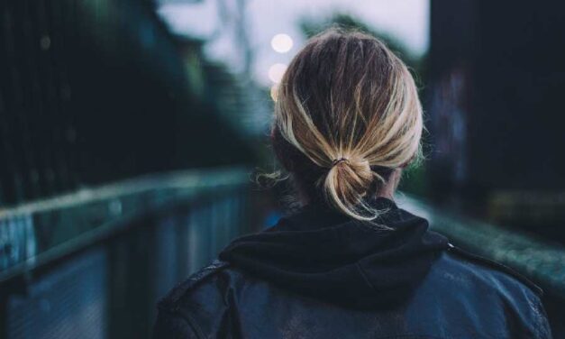 Stadswandelingen met (ex-)daklozen populair: ‘Zorgt voor meer begrip’