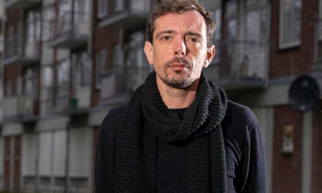 {Video} In gesprek over armoede met politicoloog en schrijver Tim ’S Jongers