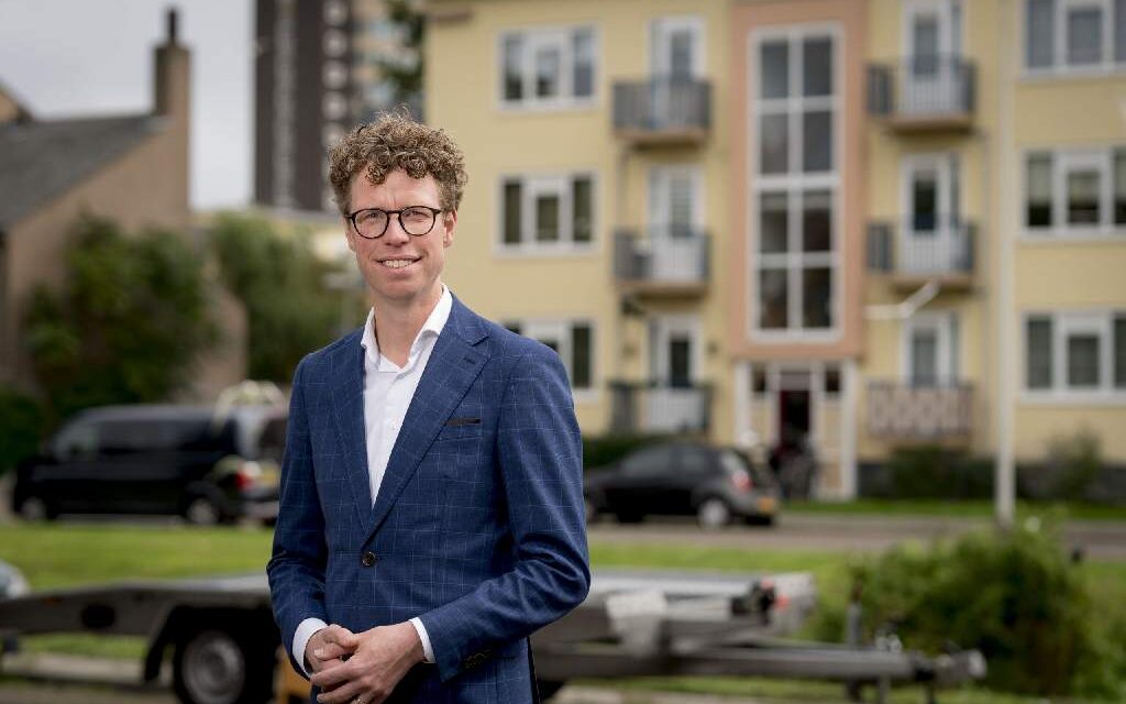 Honderden arbeidsmigranten mogelijk op straat gezet, gemeente is woedend