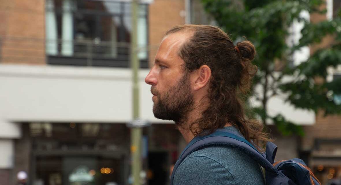 “Mijn weg van de straat naar het Consulaat”