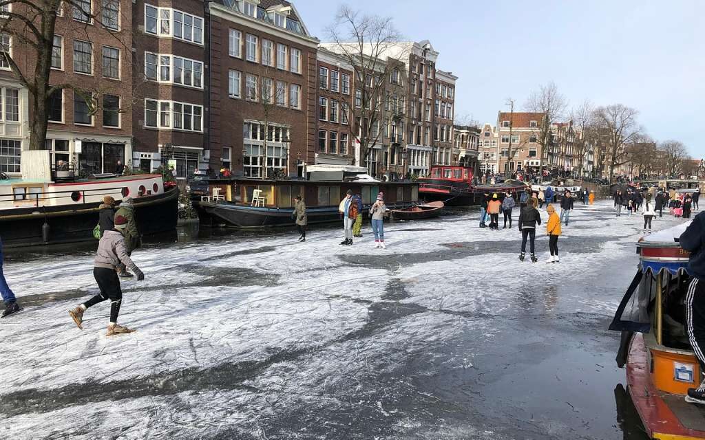 Daklozenopvang Amsterdam door winters weer overvol: ‘De mensen die het eerst aankeken houden het niet meer vol’